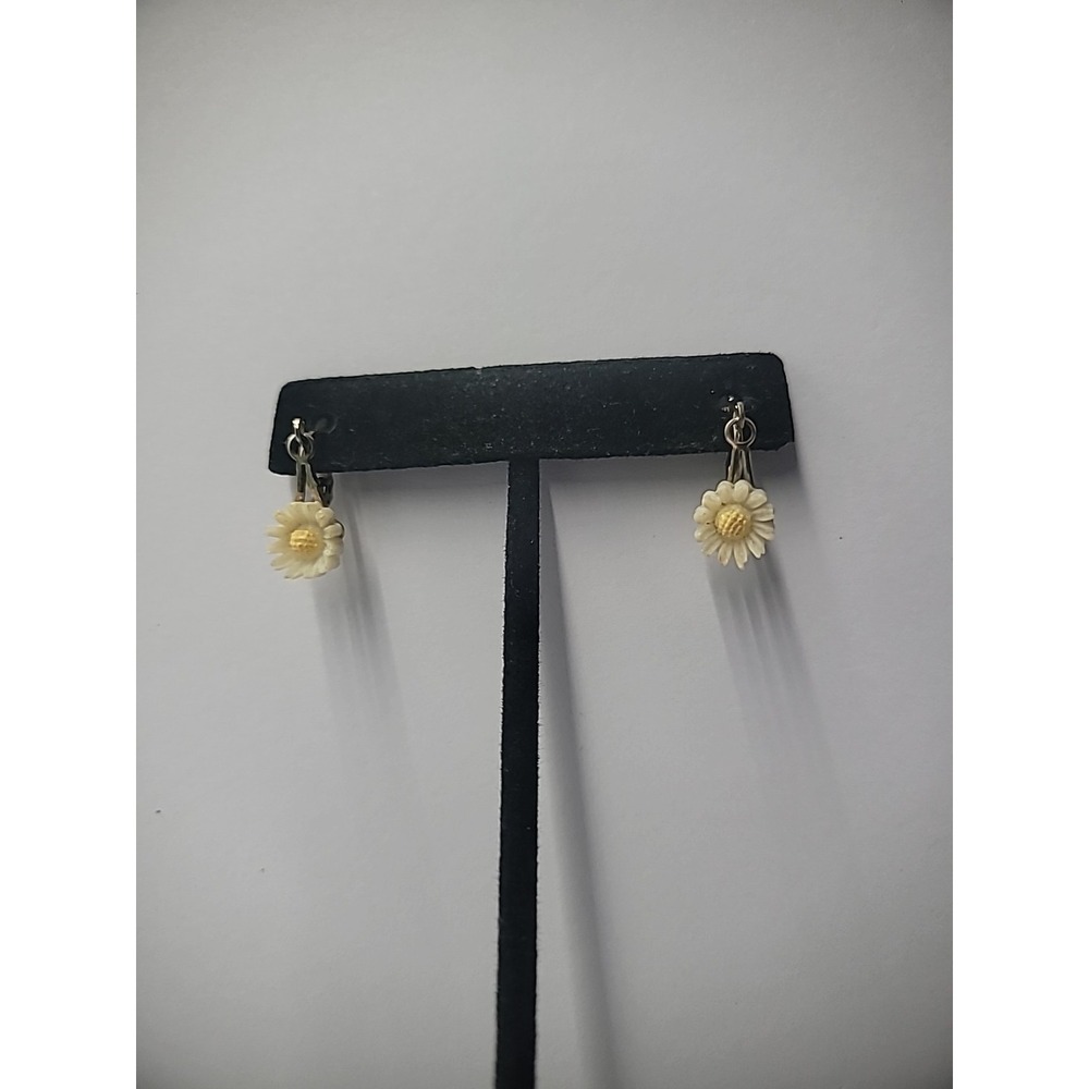 Vintage Earrings Clip On Gold Tone Daisy Flowers Dainty Small Jewelry Costume